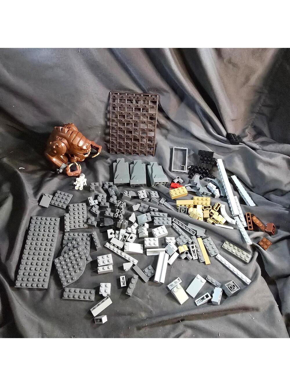 LEGO Star Wars Rancor Set 75005 Rancor Pit Various Parts And Pieces From Set